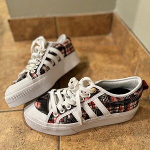 NWOB HER STUDIO LONDON NIZZA PLATFORM SHOES women's size 9